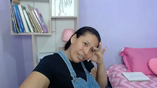 Snapshot of mature_martina chatting on October 2025 10:45:02 PM mature martina online show from October 2025 10:45:02 PM