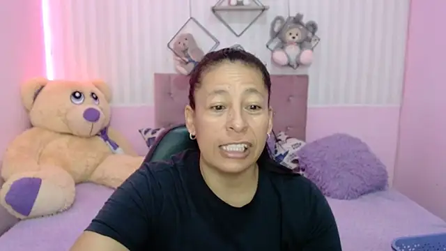 Snapshot of mature_martina chatting on November 2025 05:06:01 PM mature martina online show from November 2025 05:06:01 PM