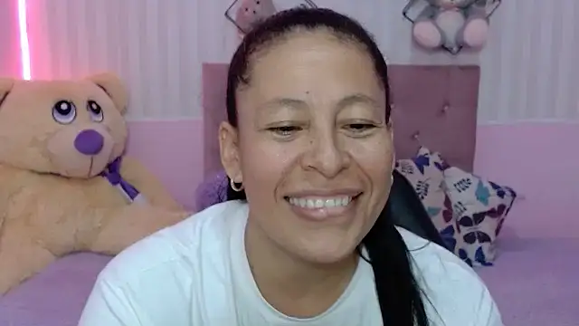 Snapshot of mature_martina chatting on November 2025 05:33:01 PM mature martina online show from November 2025 05:33:01 PM