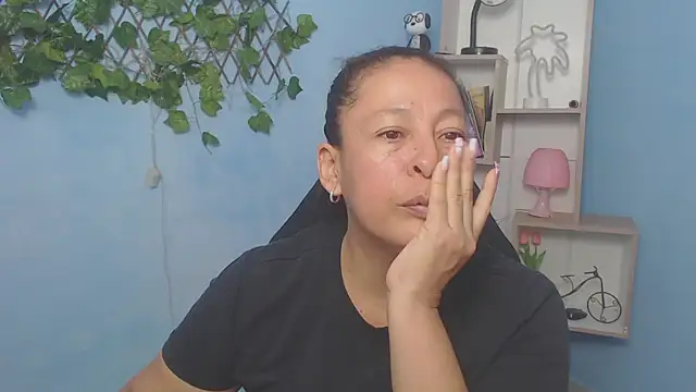 Snapshot of mature_martina chatting on November 2025 06:32:01 PM mature martina online show from November 2025 06:32:01 PM