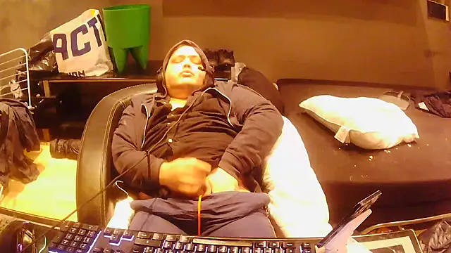 Snapshot of Bebemickey75 chatting on November 2025 04:40:02 PM Bebemickey75 online show from November 2025 04:40:02 PM