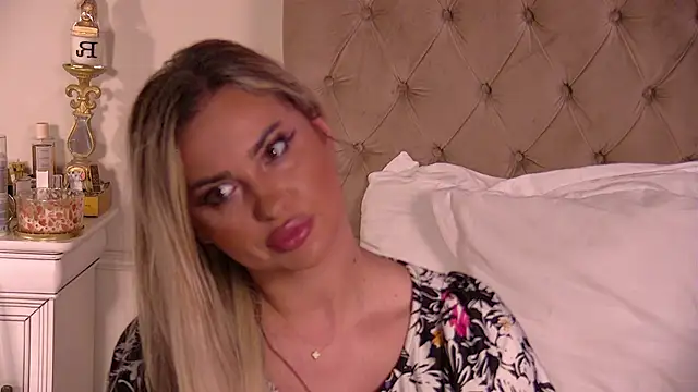 Snapshot of Denisse_Perry chatting on November 2025 09:47:01 PM Denisse Perry online show from November 2025 09:47:01 PM