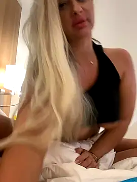 Snapshot of Denisse_Perry chatting on November 2025 02:33:02 AM Denisse Perry online show from November 2025 02:33:02 AM