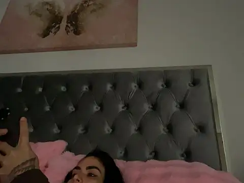 Karoltriguena online show from March 2026 03:29:01 PM