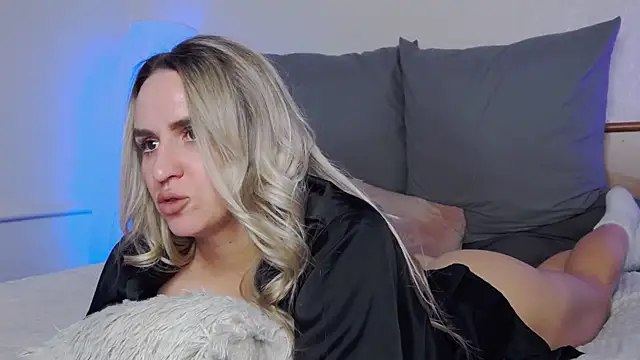 SofiJames online show from December 2025 06:51:01 AM