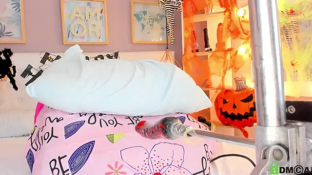 julyanna  online show from October 2025 08:13:02 PM