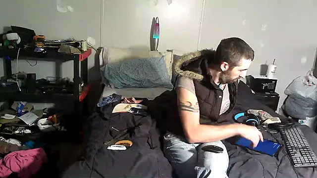 Snapshot of Bi_curious86 chatting on November 2025 04:47:02 AM Bi curious86 online show from November 2025 04:47:02 AM