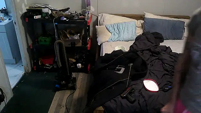 Snapshot of Bi_curious86 chatting on November 2025 05:01:02 PM Bi curious86 online show from November 2025 05:01:02 PM