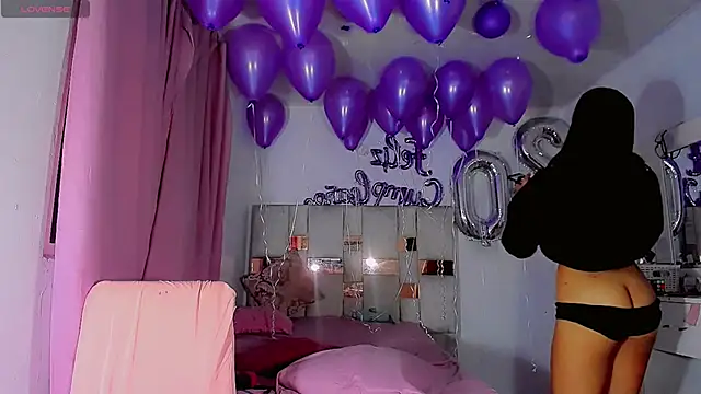 Snapshot of Hannahsmit chatting on October 2025 08:00:02 AM Hannahsmit online show from October 2025 08:00:02 AM