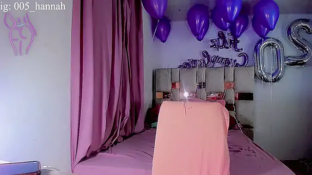 Snapshot of Hannahsmit chatting on October 2025 04:29:02 AM Hannahsmit online show from October 2025 04:29:02 AM