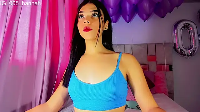 Snapshot of Hannahsmit chatting on October 2025 09:37:01 PM Hannahsmit online show from October 2025 09:37:01 PM