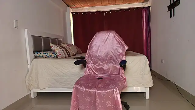 Snapshot of Danna_777 chatting on September 2025 09:04:01 PM Danna 777 online show from September 2025 09:04:01 PM