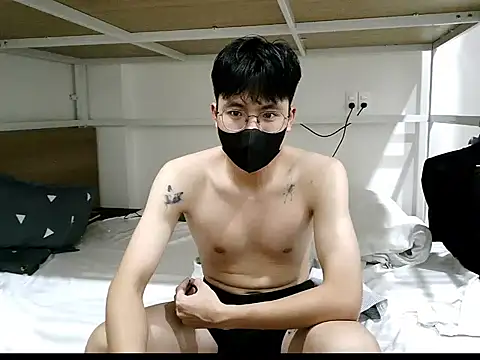 Gwencloudy online show from November 2025 05:13:01 PM