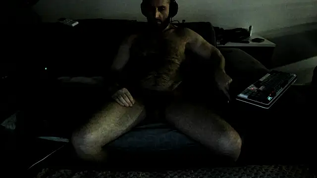 Snapshot of Hugealphabeast chatting on November 2025 09:03:02 PM Hugealphabeast online show from November 2025 09:03:02 PM