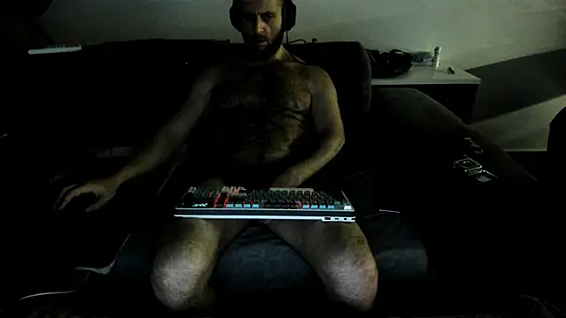 Snapshot of Hugealphabeast chatting on November 2025 05:28:02 PM Hugealphabeast online show from November 2025 05:28:02 PM