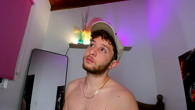 Snapshot of Juan_Castano chatting on October 2025 11:25:02 PM Juan Castano online show from October 2025 11:25:02 PM