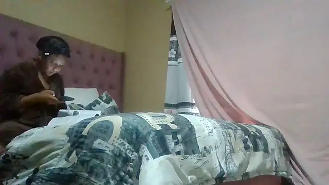 Snapshot of ShooingBunch chatting on November 2025 12:27:02 PM ShooingBunch online show from November 2025 12:27:02 PM