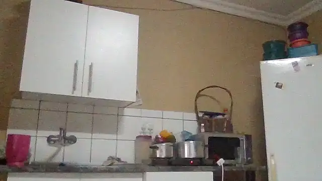 Snapshot of ShooingBunch chatting on December 2025 12:43:02 PM ShooingBunch online show from December 2025 12:43:02 PM