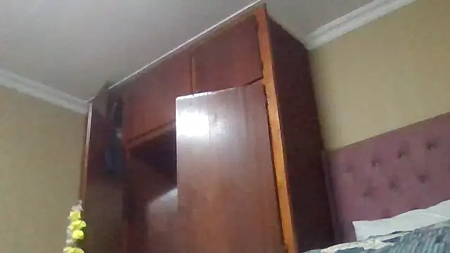 Snapshot of ShooingBunch chatting on December 2025 05:11:02 PM ShooingBunch online show from December 2025 05:11:02 PM