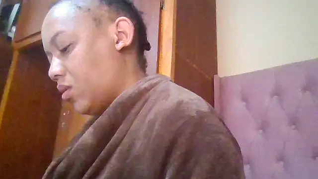 Snapshot of ShooingBunch chatting on December 2025 07:01:02 AM ShooingBunch online show from December 2025 07:01:02 AM