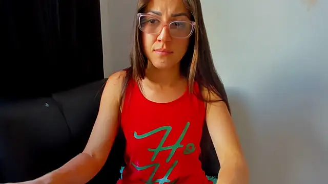 Snapshot of squirttati33 chatting on December 2024 03:22:01 PM squirttati33 online show from December 2024 03:22:01 PM