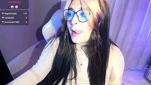 Snapshot of chloe_bonnet chatting on December 2024 12:11:02 AM chloe bonnet online show from December 2024 12:11:02 AM