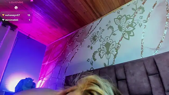 Snapshot of chloe_bonnet chatting on January 2025 12:20:01 AM chloe bonnet online show from January 2025 12:20:01 AM