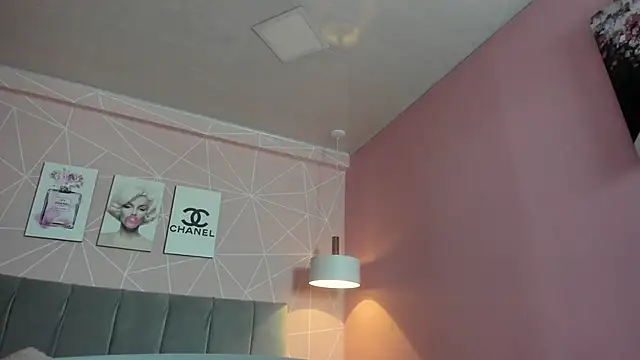 dolly zoe online show from October 2025 04:58:01 AM