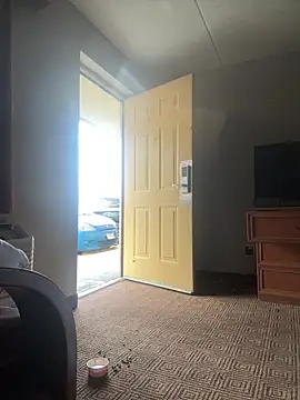 Stressreliever82 online show from April 2026 04:38:01 PM