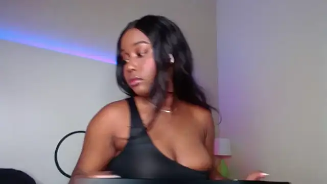 Snapshot of MichaelaCox chatting on May 2026 04:26:01 PM MichaelaCox online show from May 2026 04:26:01 PM
