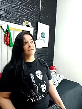 Snapshot of lucia_vonne_ chatting on December 2024 11:34:02 AM lucia vonne online show from December 2024 11:34:02 AM