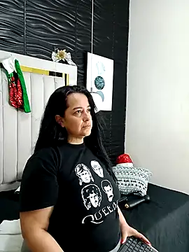 Snapshot of lucia_vonne_ chatting on December 2024 02:38:02 PM lucia vonne online show from December 2024 02:38:02 PM