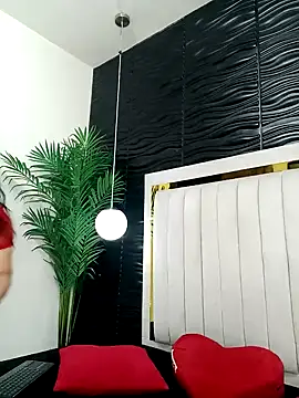 Snapshot of lucia_vonne_ chatting on January 2025 11:45:02 AM lucia vonne online show from January 2025 11:45:02 AM