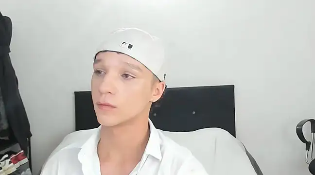 Snapshot of angelcortes chatting on December 2024 10:55:02 AM angelcortes online show from December 2024 10:55:02 AM