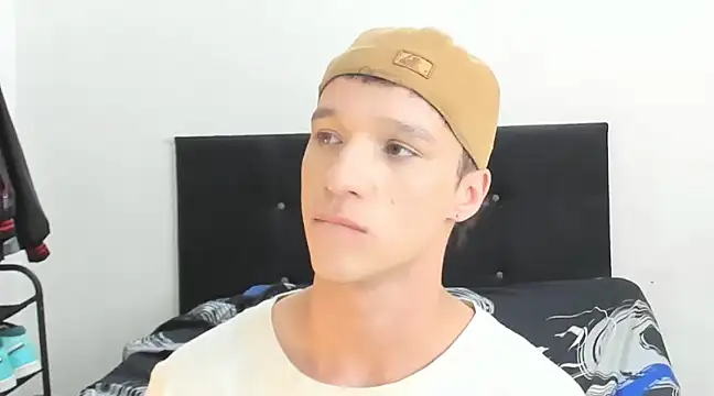 Snapshot of angelcortes chatting on January 2025 02:08:02 PM angelcortes online show from January 2025 02:08:02 PM