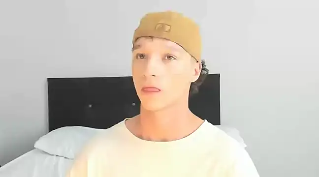 Snapshot of angelcortes chatting on March 2025 10:53:01 PM angelcortes online show from March 2025 10:53:01 PM