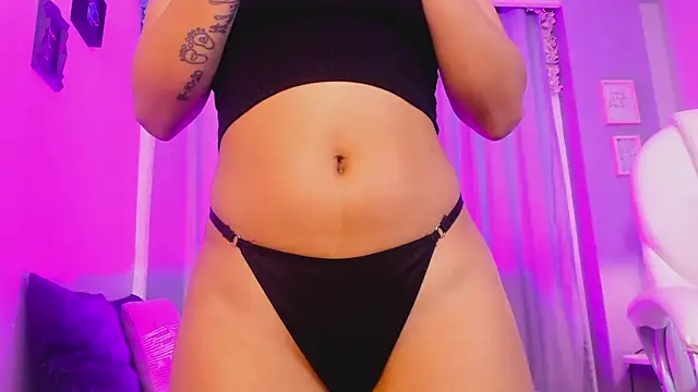 Snapshot of CoralineRicce_ chatting on December 2024 04:59:01 AM CoralineRicce online show from December 2024 04:59:01 AM