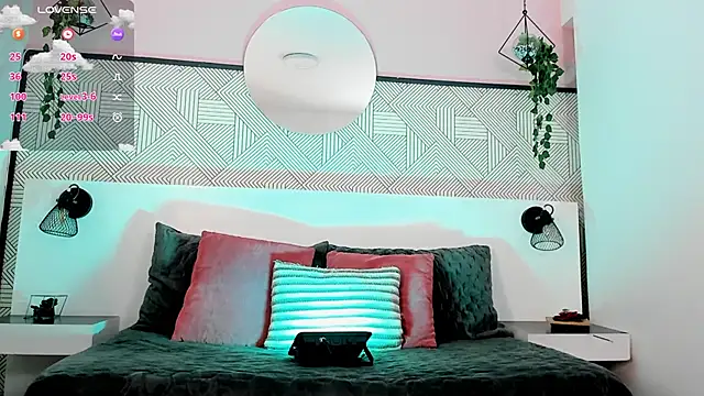 Snapshot of CoralineRicce_ chatting on December 2024 10:43:02 PM CoralineRicce online show from December 2024 10:43:02 PM