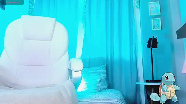 Snapshot of CoralineRicce_ chatting on December 2024 03:45:01 AM CoralineRicce online show from December 2024 03:45:01 AM