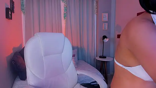 Snapshot of CoralineRicce_ chatting on February 2025 04:58:01 AM CoralineRicce online show from February 2025 04:58:01 AM