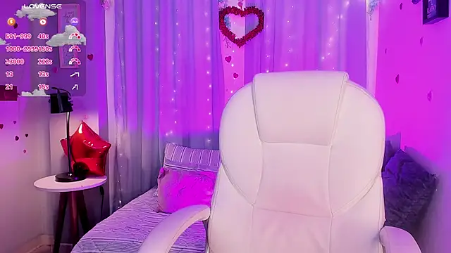 Snapshot of CoralineRicce_ chatting on March 2025 08:13:01 AM CoralineRicce online show from March 2025 08:13:01 AM