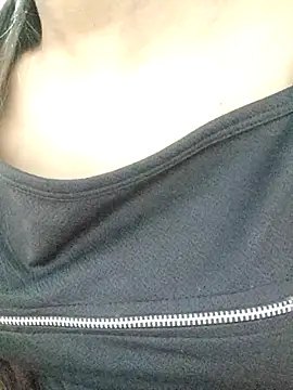 Snapshot of Roshni_98 chatting on November 2025 08:03:02 AM Roshni 98 online show from November 2025 08:03:02 AM