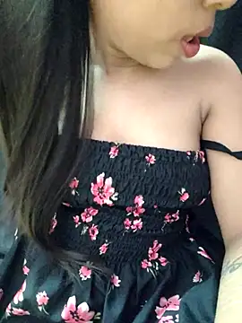 Snapshot of Roshni_98 chatting on November 2025 07:41:01 AM Roshni 98 online show from November 2025 07:41:01 AM