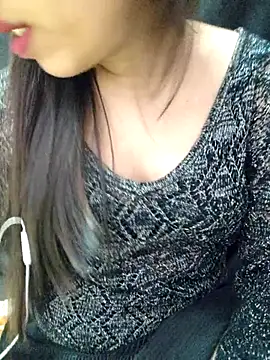 Snapshot of Roshni_98 chatting on December 2025 04:17:02 AM Roshni 98 online show from December 2025 04:17:02 AM