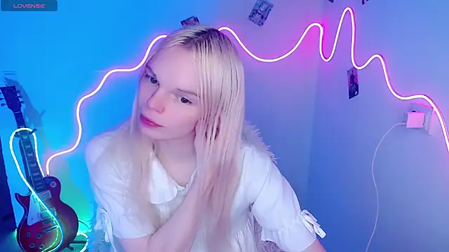 Emily Nyaffee online show from November 2025 03:45:02 PM