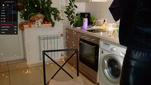 Snapshot of MissLovex chatting on December 2025 01:58:02 AM MissLovex online show from December 2025 01:58:02 AM