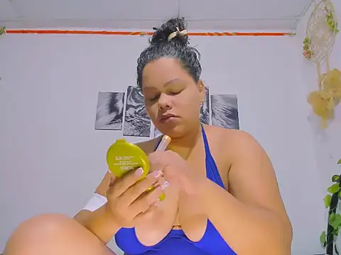 Snapshot of Alhelqueen chatting on February 2026 09:06:02 AM Alhelqueen online show from February 2026 09:06:02 AM