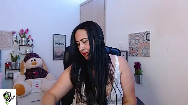 amalia brunette online show from December 2024 11:03:01 PM