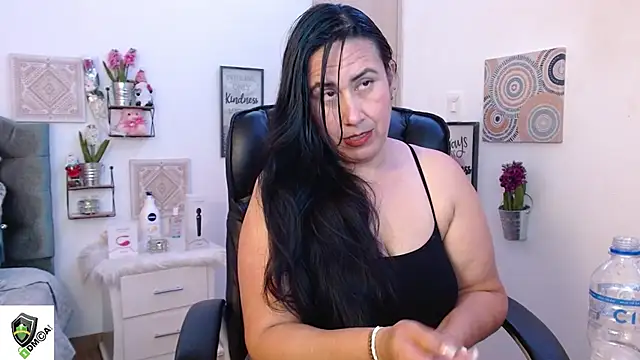 amalia brunette online show from December 2024 11:17:01 PM