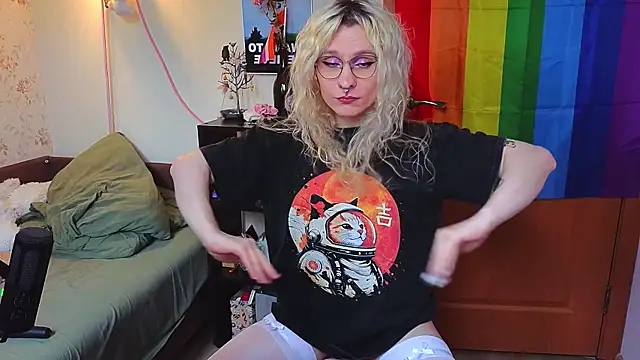 Lori Myaf online show from July 2026 01:15:02 PM